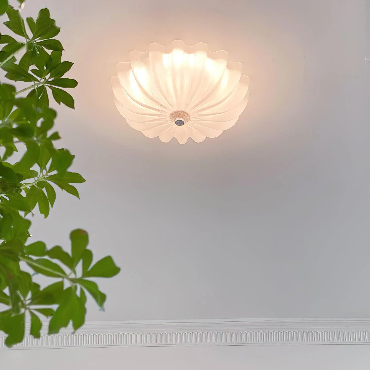 Retro-Inspired Glass Pendant Lamp