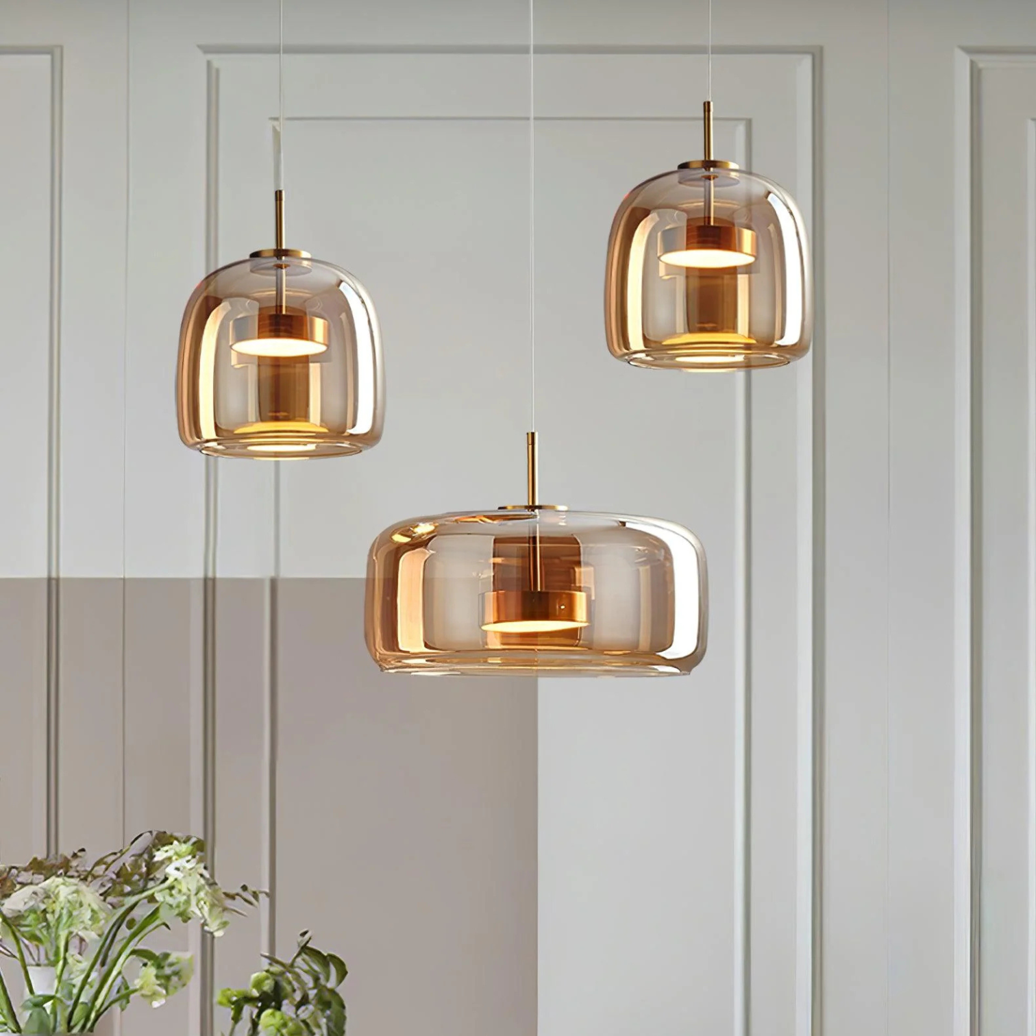 Curved Mirror-Finish Pendant Lamp