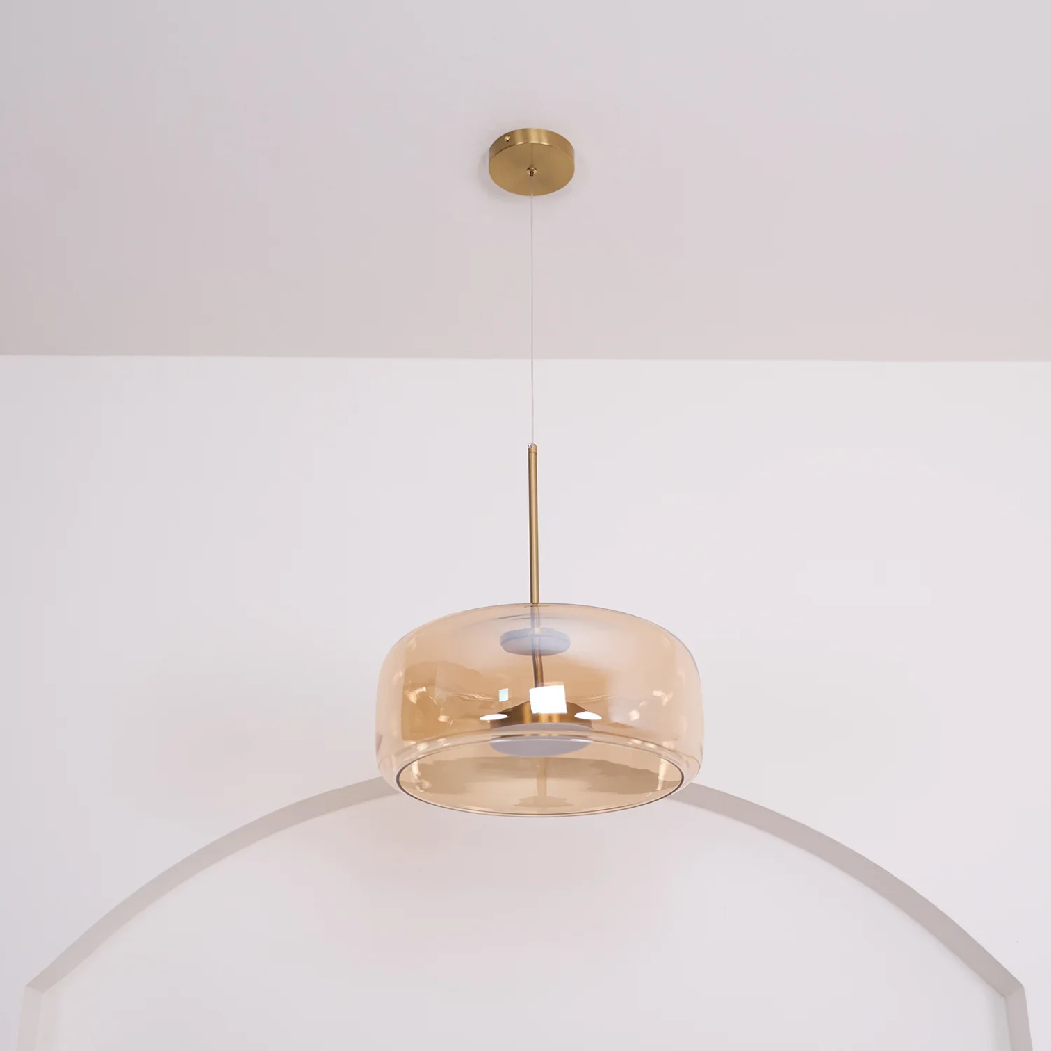 Curved Mirror-Finish Pendant Lamp