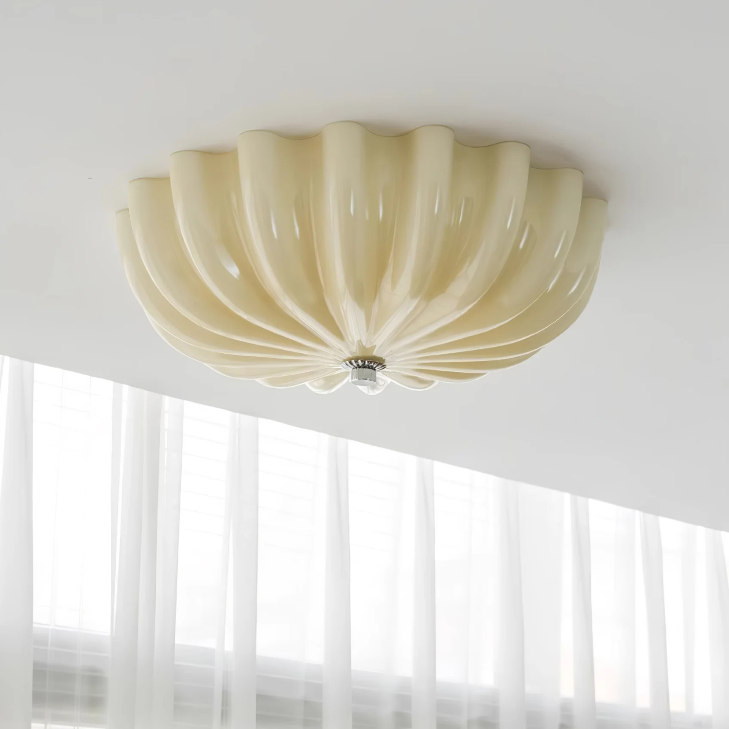 Retro-Inspired Glass Pendant Lamp