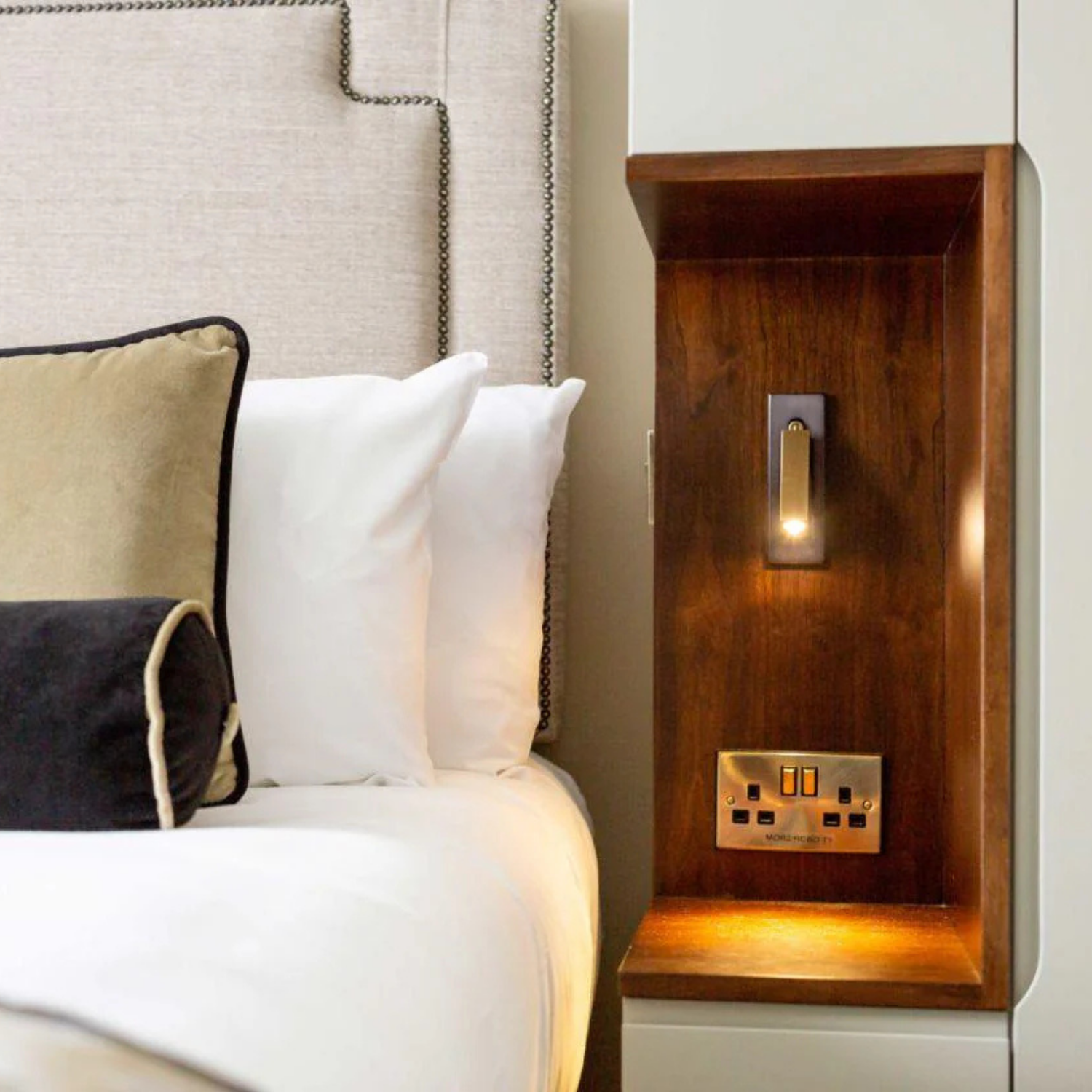 Minimalist Recessed Wall Lamp