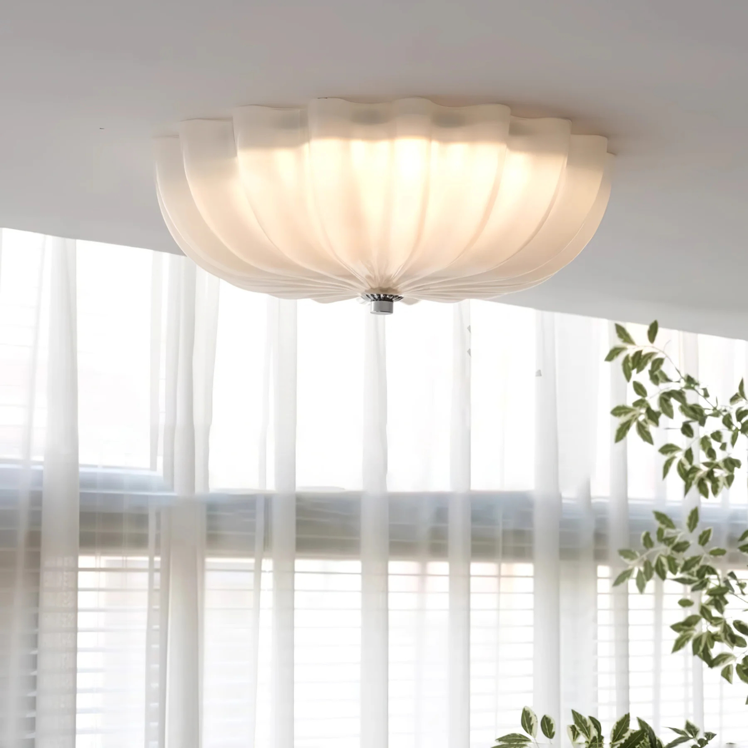 Retro-Inspired Glass Pendant Lamp