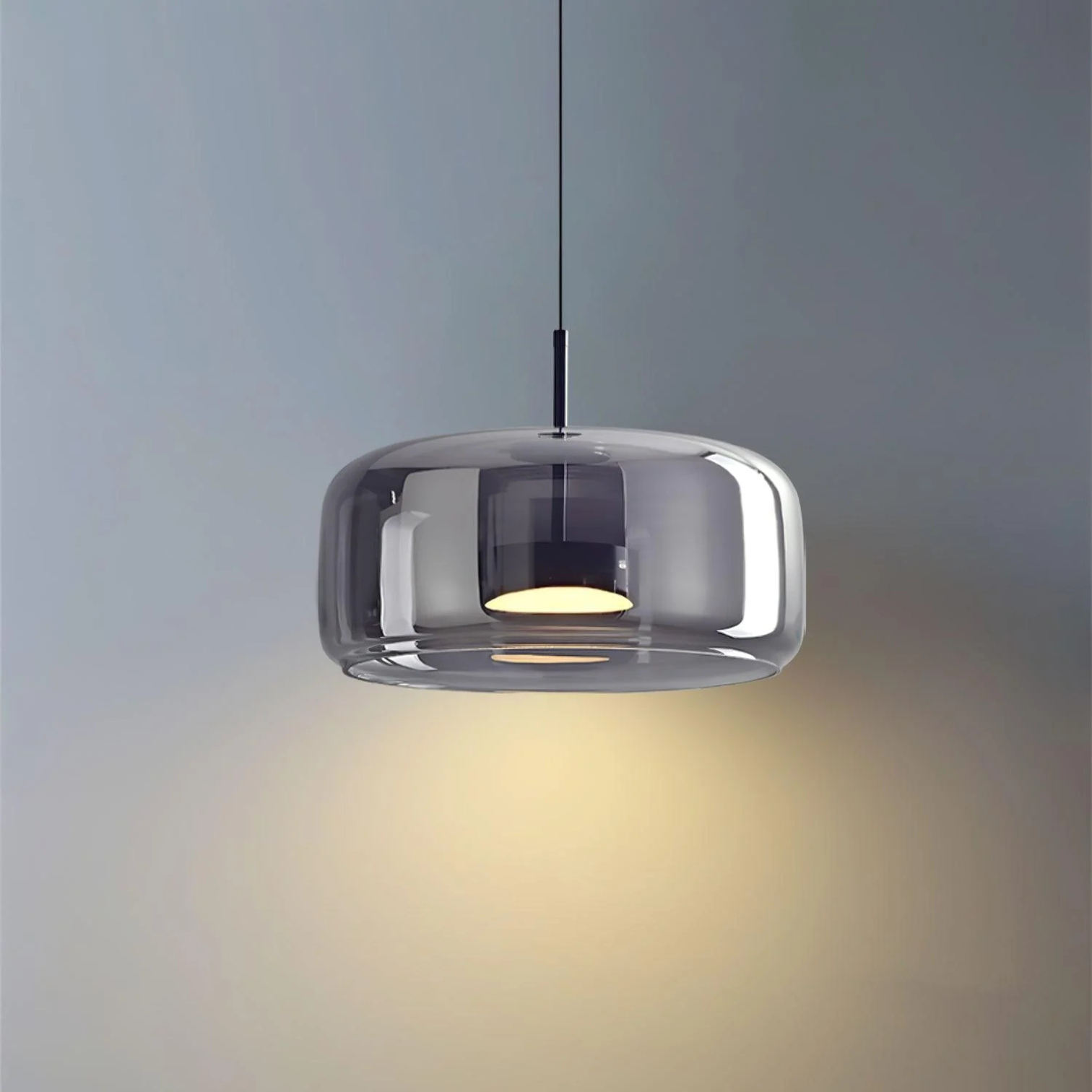 Curved Mirror-Finish Pendant Lamp